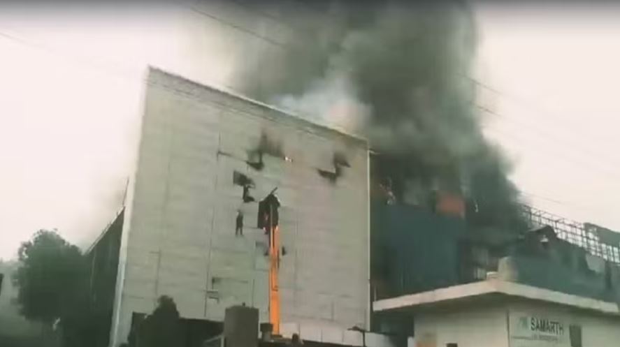 लोधी माजरा में निजी दवा कंपनी में भड़की भीषण आग, करोड़ों रुपये का नुकसान