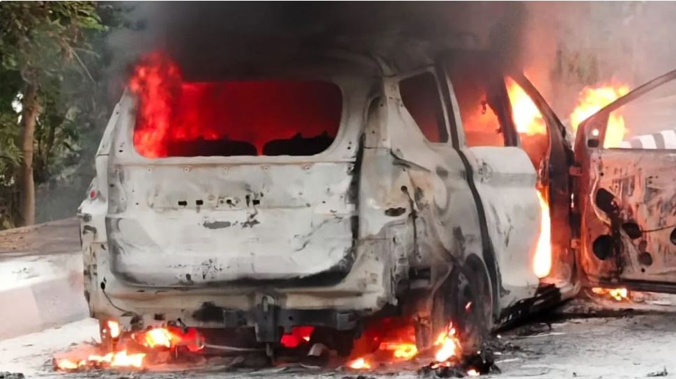 तेलंगाना में चलती कार में लगी आग, जिंदा जल गए दो लोग