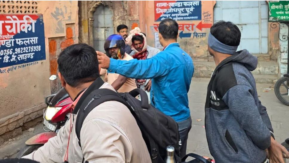 जोधपुर: पुलिस चौकी के सामने युवक पर हमला, रिश्तेदारों ने चाकू से गोदा
