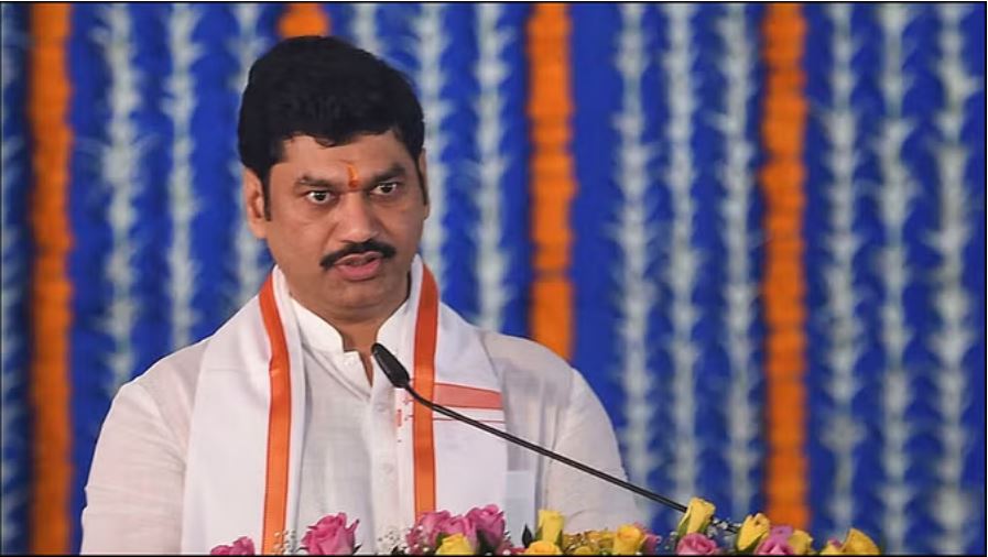 'फडणवीस या अजित कहें तो कैबिनेट से इस्तीफा देने को तैयार': मुंडे