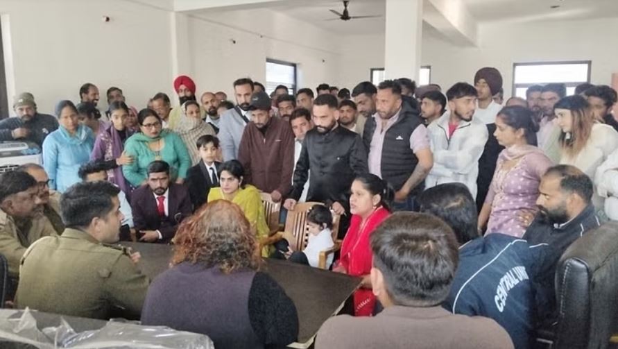 ऊना: बरात लेकर पहुंचा दूल्हा, गांव में न मिली दुल्हन न उसका घर