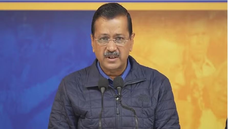 केजरीवाल के जवाब से संतुष्ट नहीं चुनाव आयोग, दिया एक और मौका