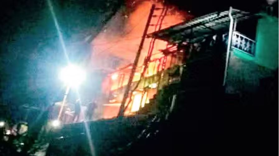 शिमला: कुटाड़ा, कुमारसैन और खमाड़ी में जले तीन घर, बुजुर्ग महिला की जिंदा जलकर माैत