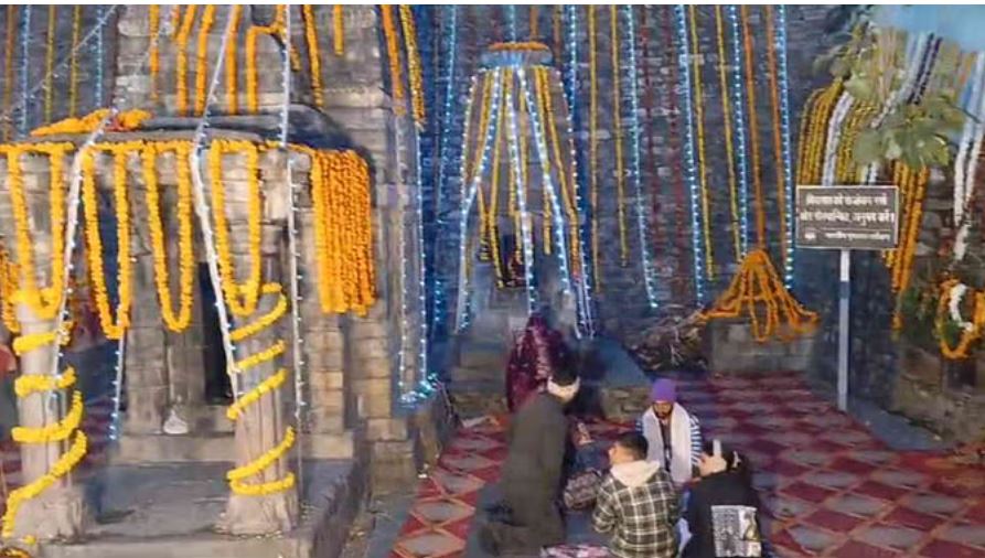 श्रद्धालुओं के लिए खुले आदिबदरी मंदिर के कपाट, शीतकाल में दर्शन के लिए पहुंचे श्रद्धालु