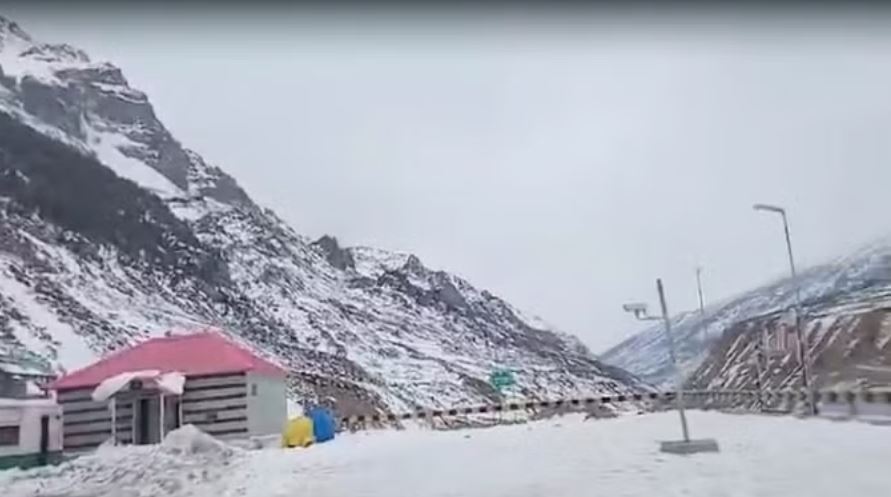हिमाचल में माैसम ने बदली करवट, लाहाैल में बर्फबारी, शीतलहर बढ़ी