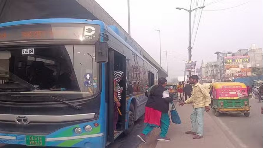 दिल्ली में खौफनाक वारदात: डीटीसी बस कंडक्टर को ड्राइवर ने मारी गोली