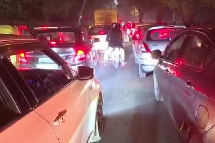 नए साल 2025: पूरे दिन धार्मिक स्थलों पर लगी रही भीड़, लोगों ने की मंगल कामना