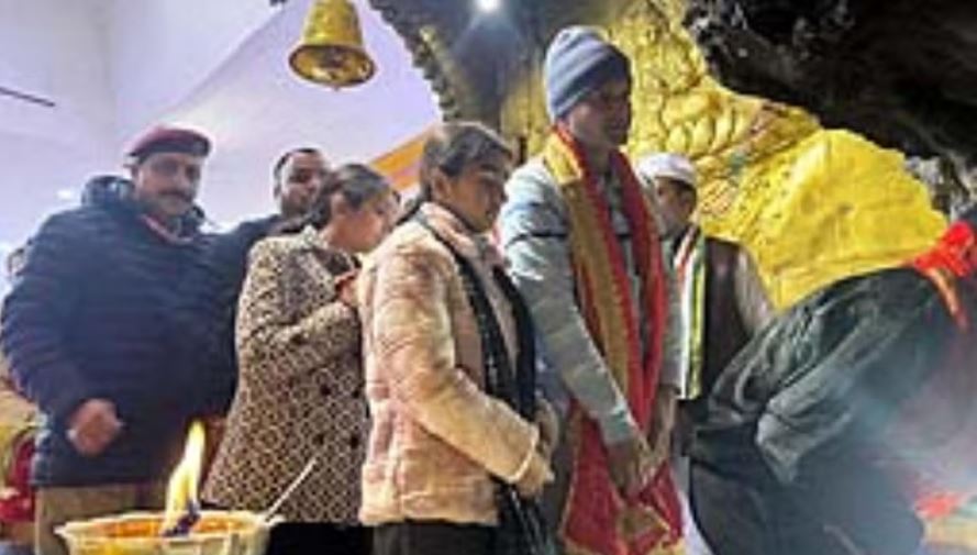 मकर संक्रांति पर मां वैष्णो देवी की प्राकृतिक गुफा खोली, 17 हजार श्रद्धालुओं ने किए दर्शन