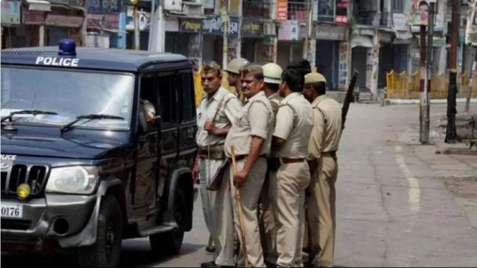 ‘मैं डिप्टी एसपी हूं…’ डीएम की जनसुनवाई में पहुंचा फर्जी अफसर