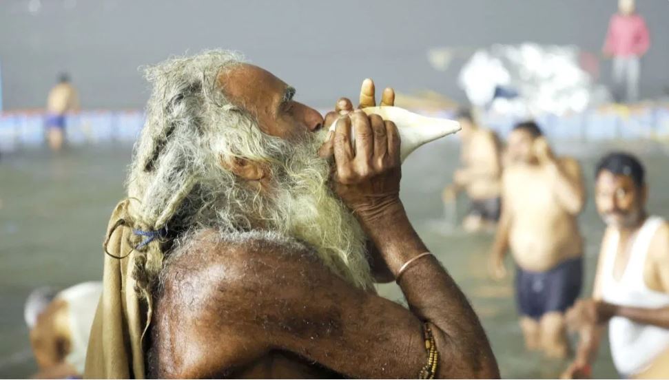 प्रयागराज में आज से महाकुंभ का शुभारंभ, पहले अमृत स्नान के लिए उमड़े श्रद्धालु