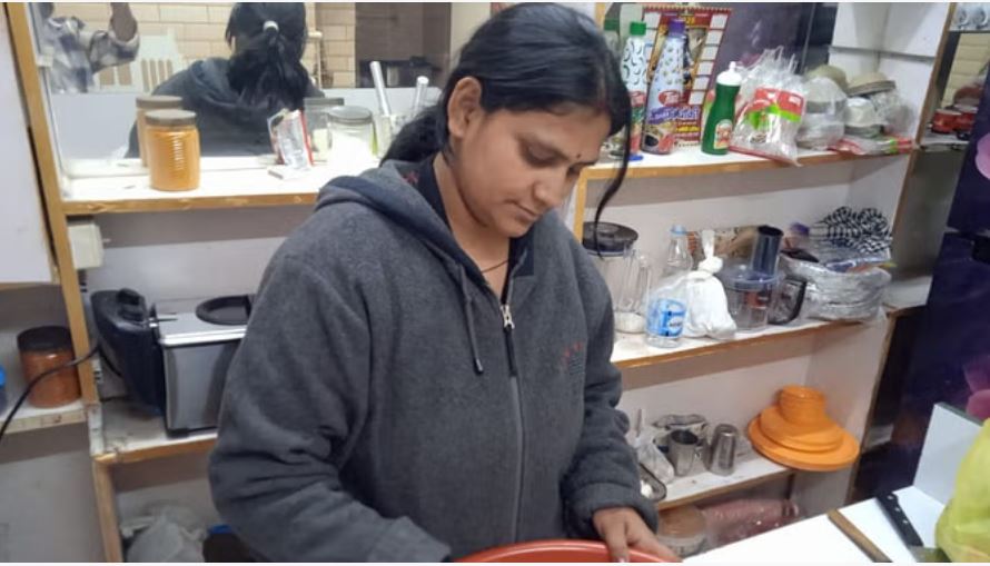 हिमाचल: छह बार की नेशनल खिलाड़ी मोमोज, चाउमिन बेचकर चला रही परिवार