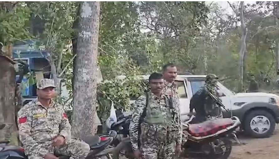 बीजापुर के इस गांव में 40 वर्षों बाद फहराया जाएगा तिरंगा, पहले फहराए जाते थे काले झंडे