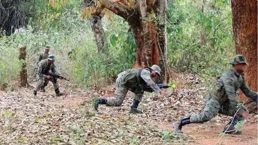 छत्तीसगढ़: गरियाबंद में 36 घंटे से चल रही मुठभेड़, 16 नक्सली ढेर
