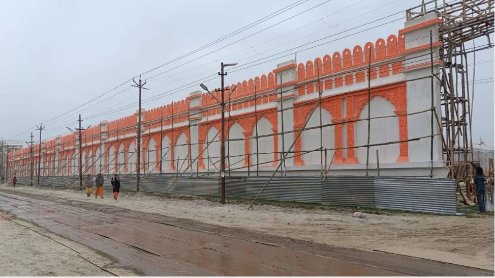 56 बीघा जमीन, 2 करोड़ की लागत, प्रयागराज महाकुंभ में बन रहा विशाल कैंप