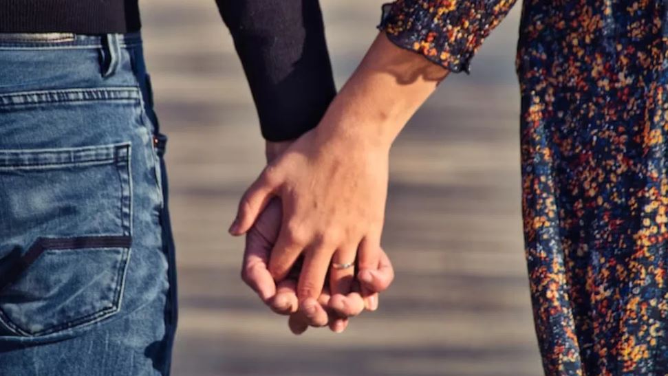 बॉयफ्रेंड के लिए छोड़ा घर, सताया जुदाई का डर; लड़की ने पी लिया टॉयलेट क्लीनर; मौत