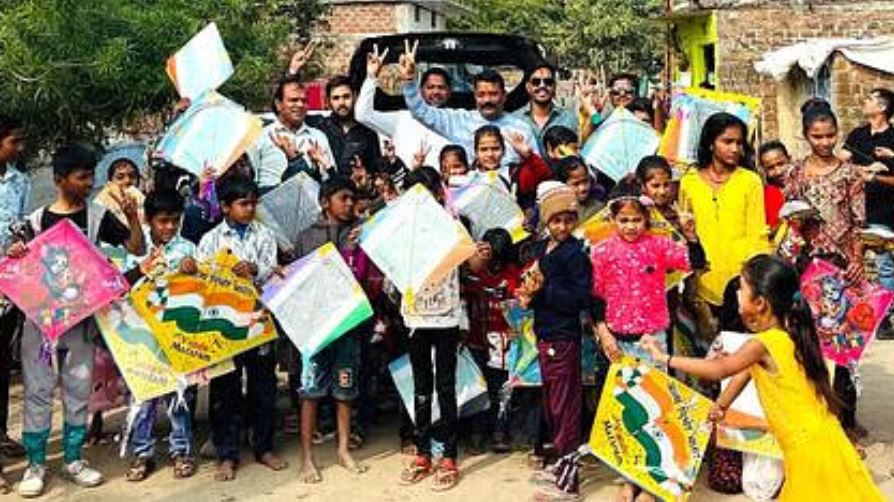महाकाल नगरी में कुछ ऐसे मनी मकर संक्रांति, मां गढ़कालिका का पतंग से श्रृंगार