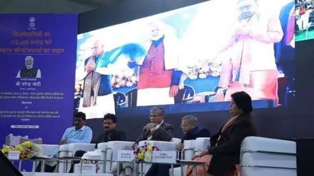 पीएम मोदी ने दिल्ली में रखी आयुर्वेद संस्थान की नींव