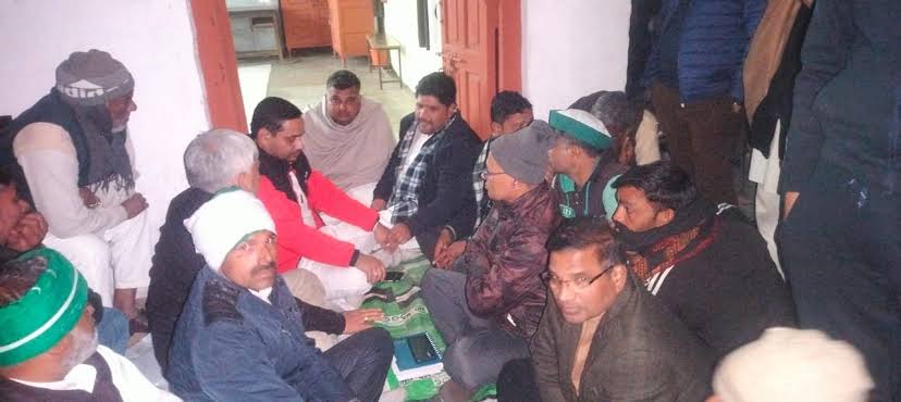 चकबंदी विभाग के खिलाफ भाकियू अराजनैतिक का धरना