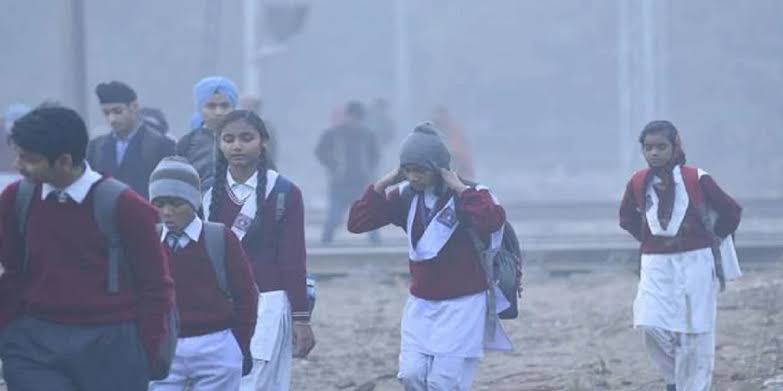 नोएडा में कल से खुलेंगे सभी स्कूल, टाइमिंग में किया गया बदलाव