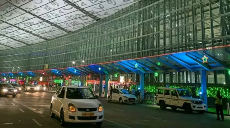 कोलकाता: एयरपोर्ट के फ्लाईओवर से कूदा, मणिपुर के शख्स की मौत