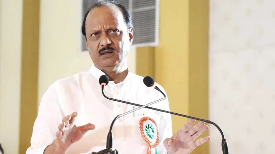 वोट दिया इसका मतलब ये नहीं कि मैं आपका मजदूर… बारामती में वोटर्स पर भड़के अजित पवार