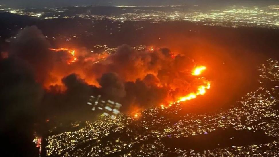आग बुझाने को पानी नहीं... कैलिफोर्निया आग को लेकर बाइडेन पर भड़के ट्रंप