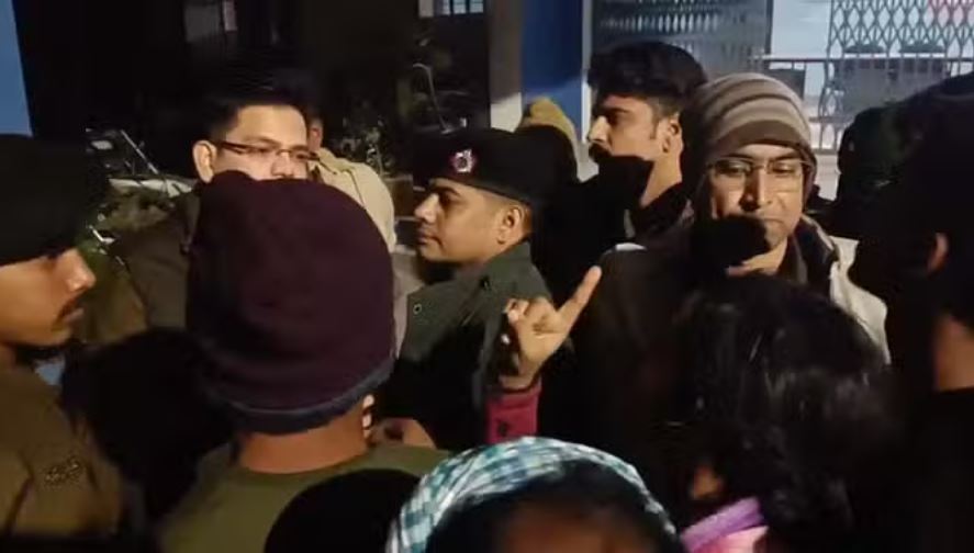 मुंगेर: पुलिस की हिरासत में दो घंटे के अंदर हो गई मौत, परिजनों ने जमकर किया बवाल