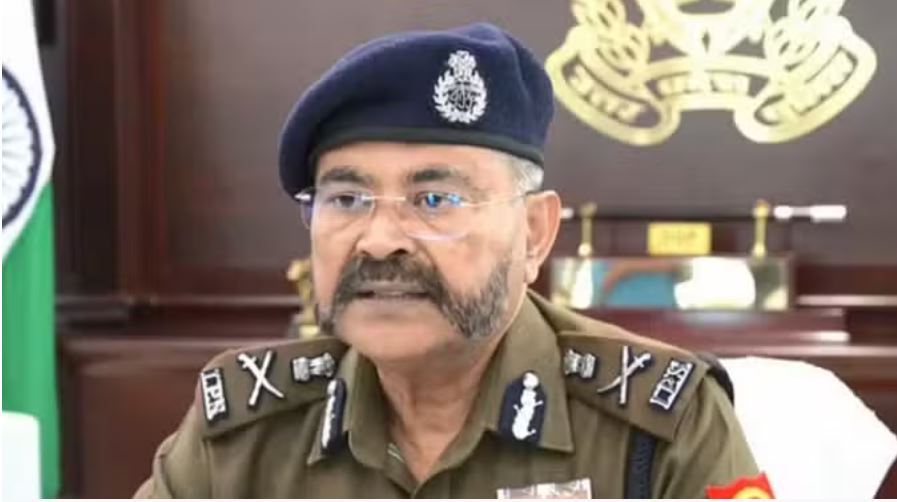 महाकुंभ की समाप्ति तक यूपी में पुलिसकर्मियों के अवकाश पर रोक, डीजीपी कार्यालय से निर्देश जारी