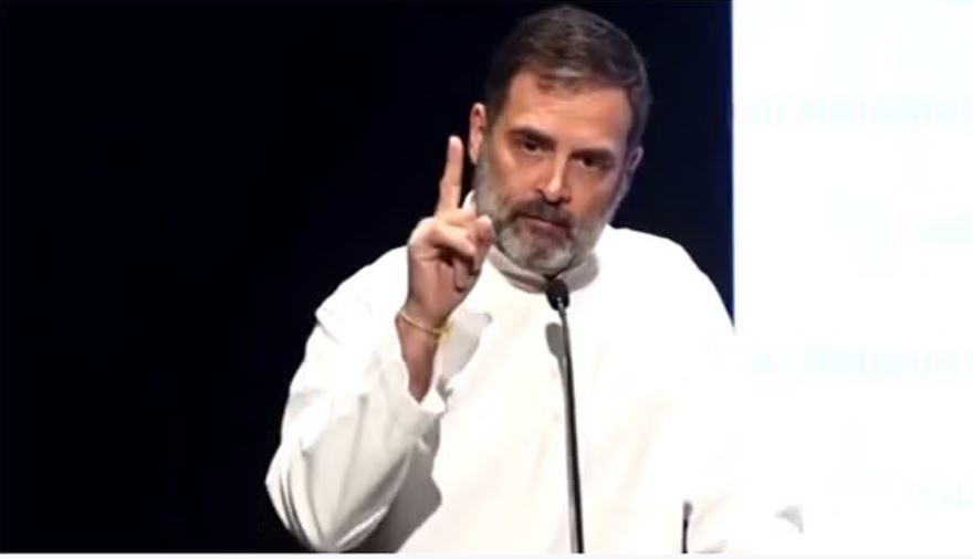 राहुल गांधी का आरएसएस प्रमुख पर हमला- मोहन भागवत ने किया संविधान का अपमान