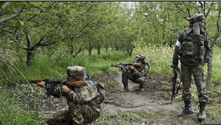 बीजापुर में सुरक्षाबल और नक्सलियों के बीच मुठभेड़, तीन नक्सली ढेर