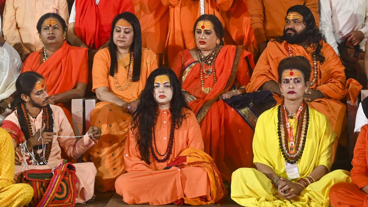 ममता कुलकर्णी को बड़ा झटका, किन्नर अखाड़े से की गई निष्कासित