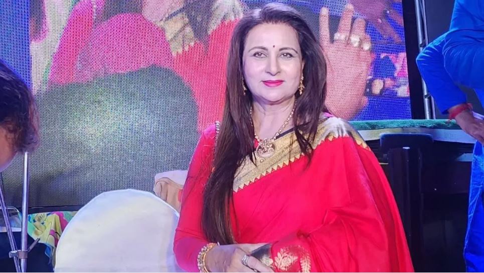 पूनम ढिल्लों के घर चोरी, डायमंड नेकलेस और हजारों रुपये हुए गायब, आरोपी हुआ गिरफ्तार