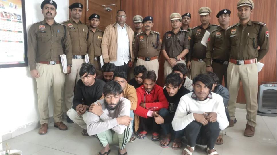 मेवात के ठगों का खजाना देख पुलिस भी हैरान, लोगों को ऐसे बनाते थे बेवकूफ