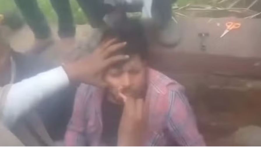 करौली: गोद भराई करने गया था लड़का, ग्रामीणों ने बंधक बनाकर काटे बाल-मूंछ