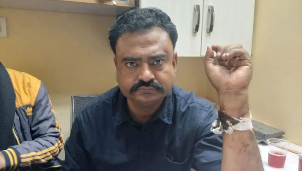 गुरु रहमान ने काटी हाथ की नस… राष्ट्रपति, पीएम को लिखा खून से खत, कर दी ये मांग