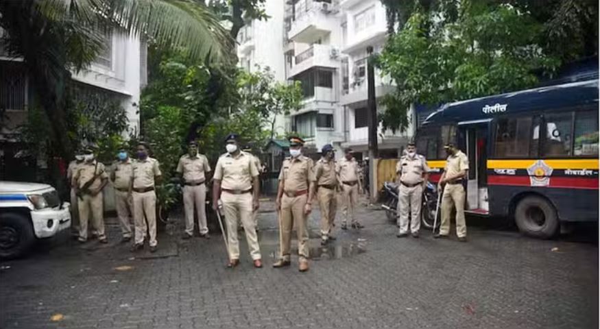 नवी मुंबई में डी-मार्ट के बाहर गोलीबारी, बाइक सवार लोगों ने चलाईं गोलियां
