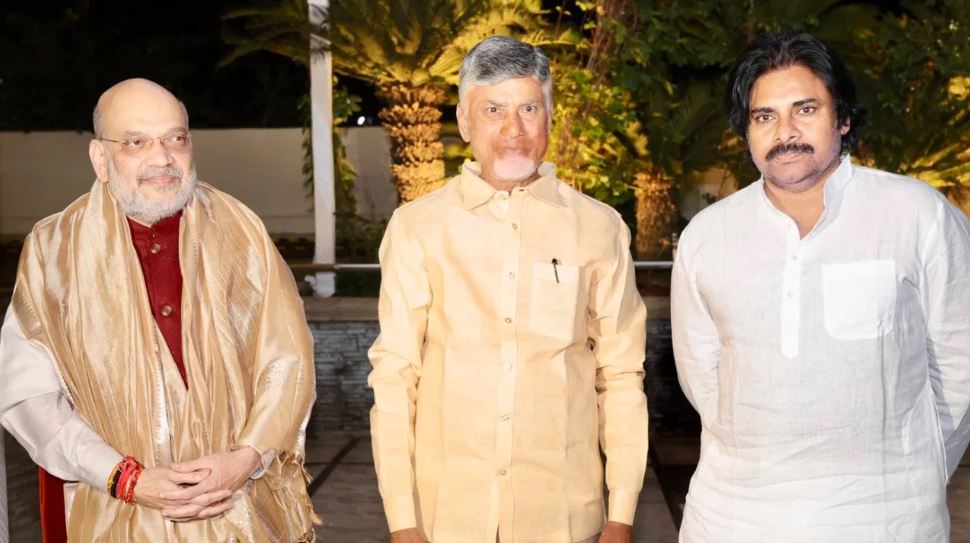 ‘एनडीआरएफ प्राकृतिक आपदा में, मैन मेड संकटों में एनडीए करती है सेवा': शाह