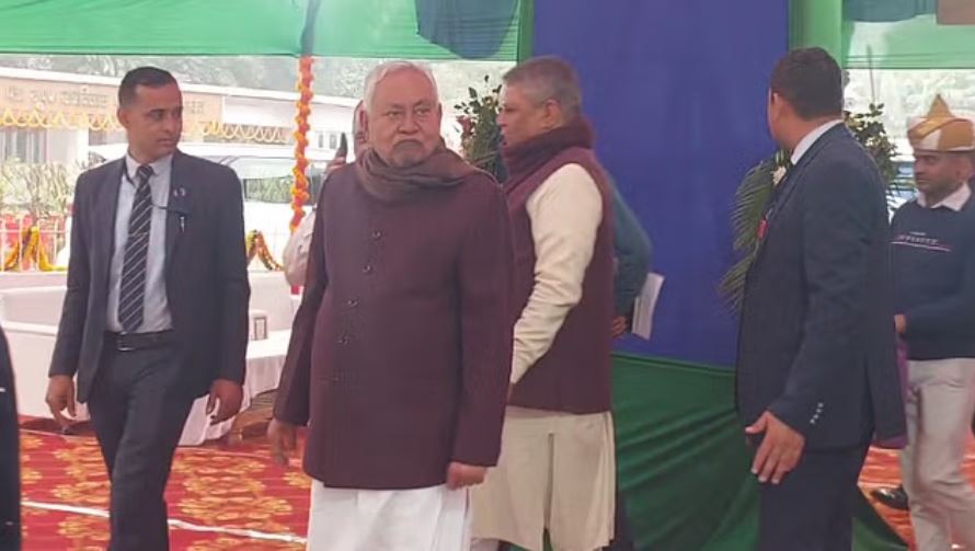 मक्रर संक्रांति: चूड़ा-दही खाने पहुंचे सीएम नीतीश बगैर भोज खाए लौटे