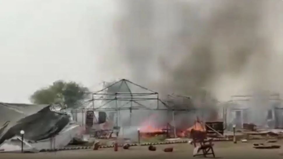 महाकुंभ में फिर लगी आग, बुझाने में जुटी फायर ब्रिगेड टीम