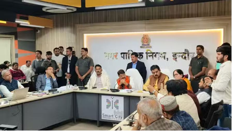 यूका के कचरे पर मंत्री विजयवर्गीय ने बुलाई बैठक, कहा-जनता डरे नहीं
