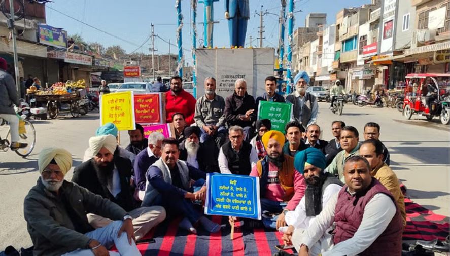 आंबेडकर की प्रतिमा से अभद्रता: जालंधर, मोगा और फगवाड़ा में बंद का एलान