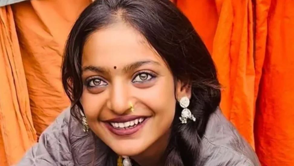 ‘मैं हिरोइन बनना चाहती हूं’… महाकुंभ की मोनालिसा ने बताई अपने ‘दिल की बात’