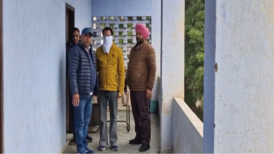 एंटी करप्शन ब्यूरो ने रिश्वत मांगने के आरोप में पंचायती राज विभाग के जेई को किया गिरफ्तार