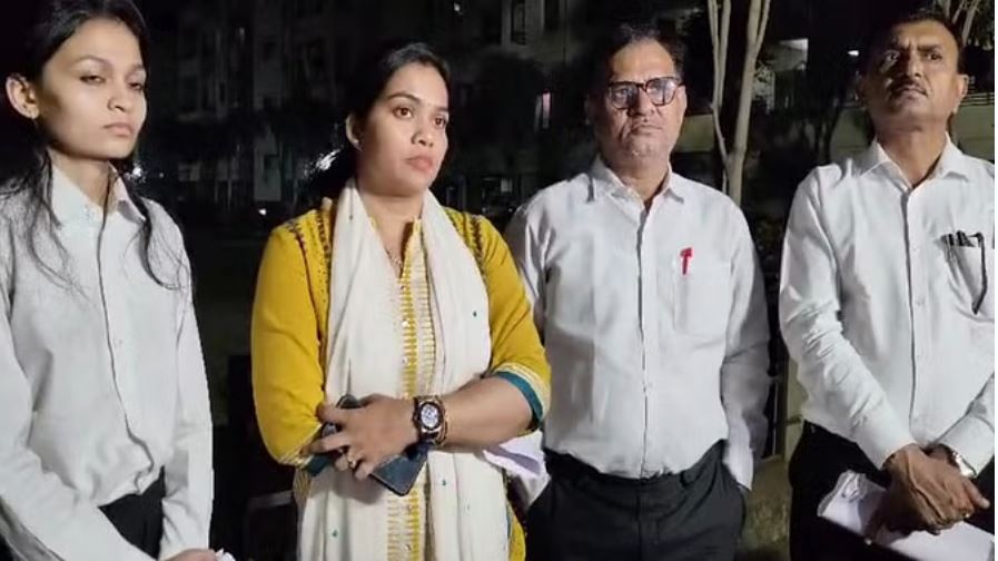 प्रोफेसर पर हमले का मामला: आरोपी की पत्नी को 15 घंटे थाने में बैठाया