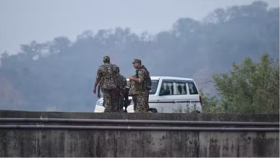बांदीपोरा में सेना की गाड़ी खाई में गिरी, हादसे में 3 जवान शहीद
