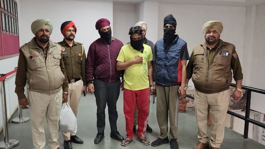 दोस्ती के नाम पर कलंक: 1.25 लाख रुपये लूट में पंजाब पुलिस का मुलाजिम गिरफ्तार