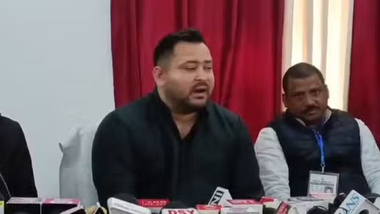 सीएम नीतीश की दुर्गति यात्रा में अधिकारियों को लूट की छूट: तेजस्वी यादव