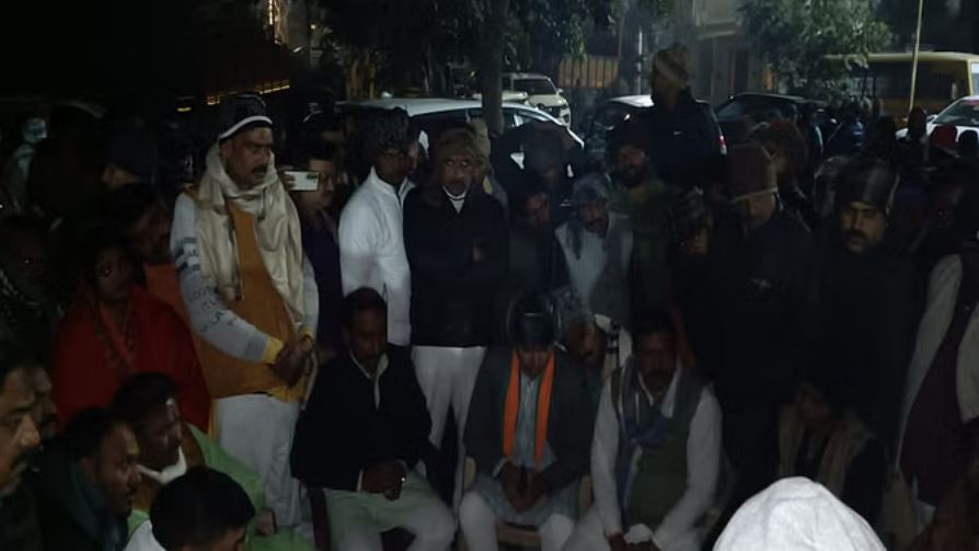 प्रयागराज: भाजपा नेता को पुलिस ने थाने में बंद करके पीटा