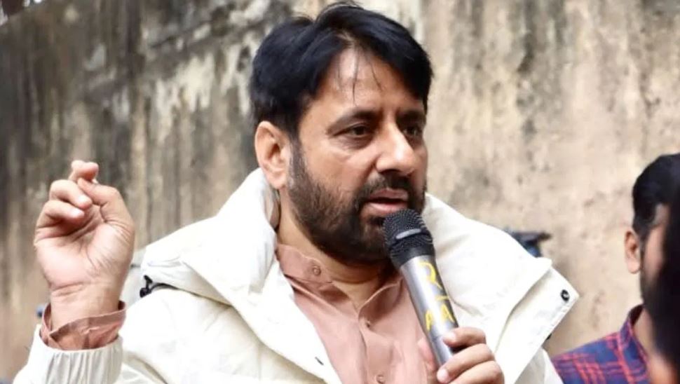 अमानतुल्लाह खान की हरकत से कोर्ट नाराज, बीच चुनाव में जारी हुआ समन