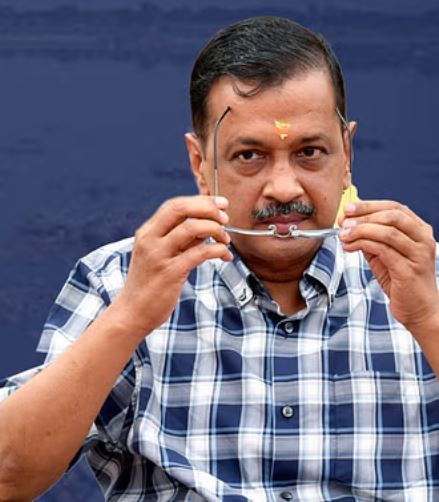 'पानी में जहर': मुश्किल में फंसे आप के केजरीवाल! चुनाव आयोग ने भेजा नोटिस